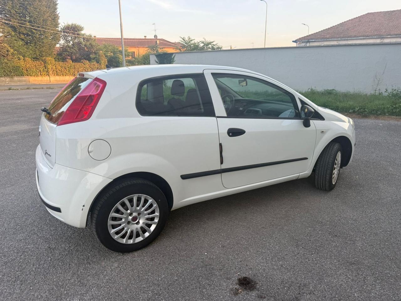 FIAT G PUNTO EVO 1.4 BENZ METANO NEOPATENETATI