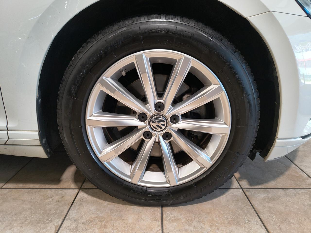Volkswagen Passat 1.6 TDI SCR DSG Business BMT