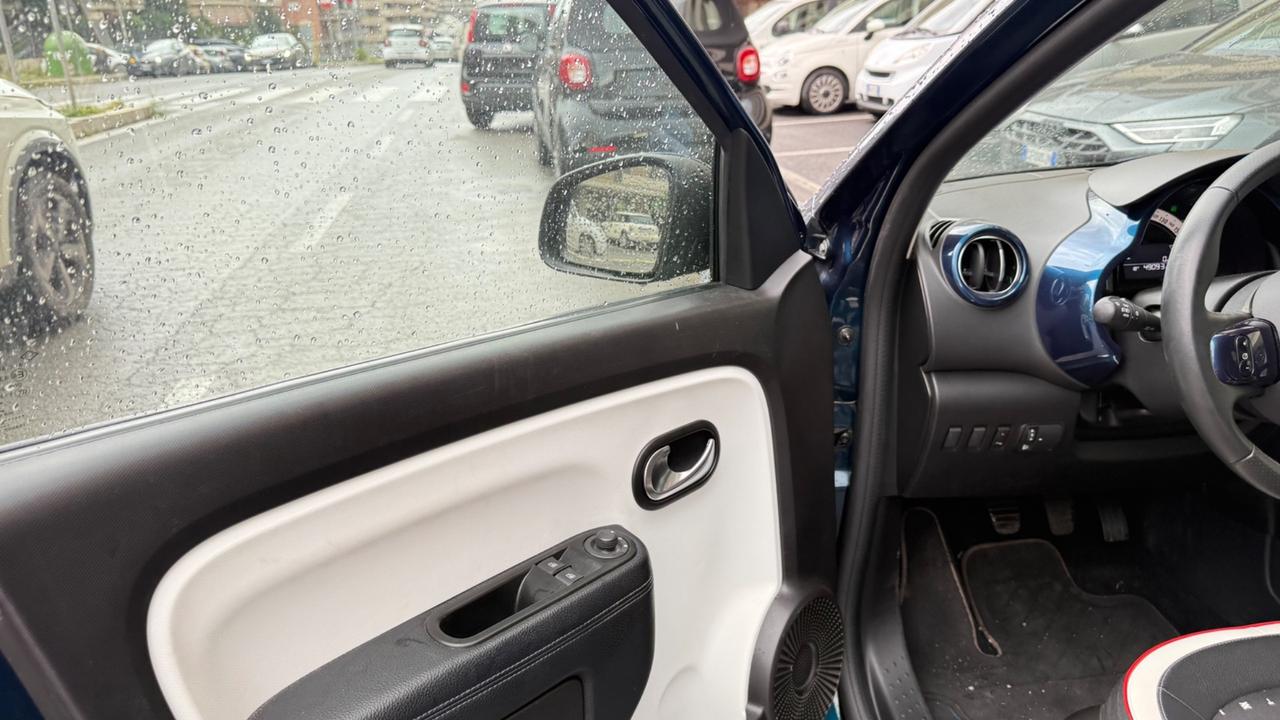 Renault Twingo SCe 65 CV Signature LED NAVI PELLE CAR PLAY KAMERA CERCHI 16 PDC CLIMA AUTOMATICO