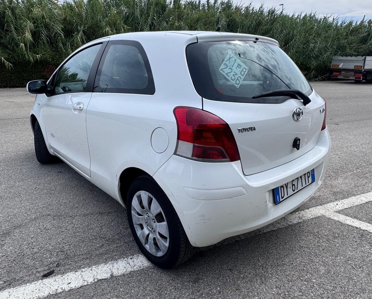 Toyota Yaris 1.0 Luxury pack