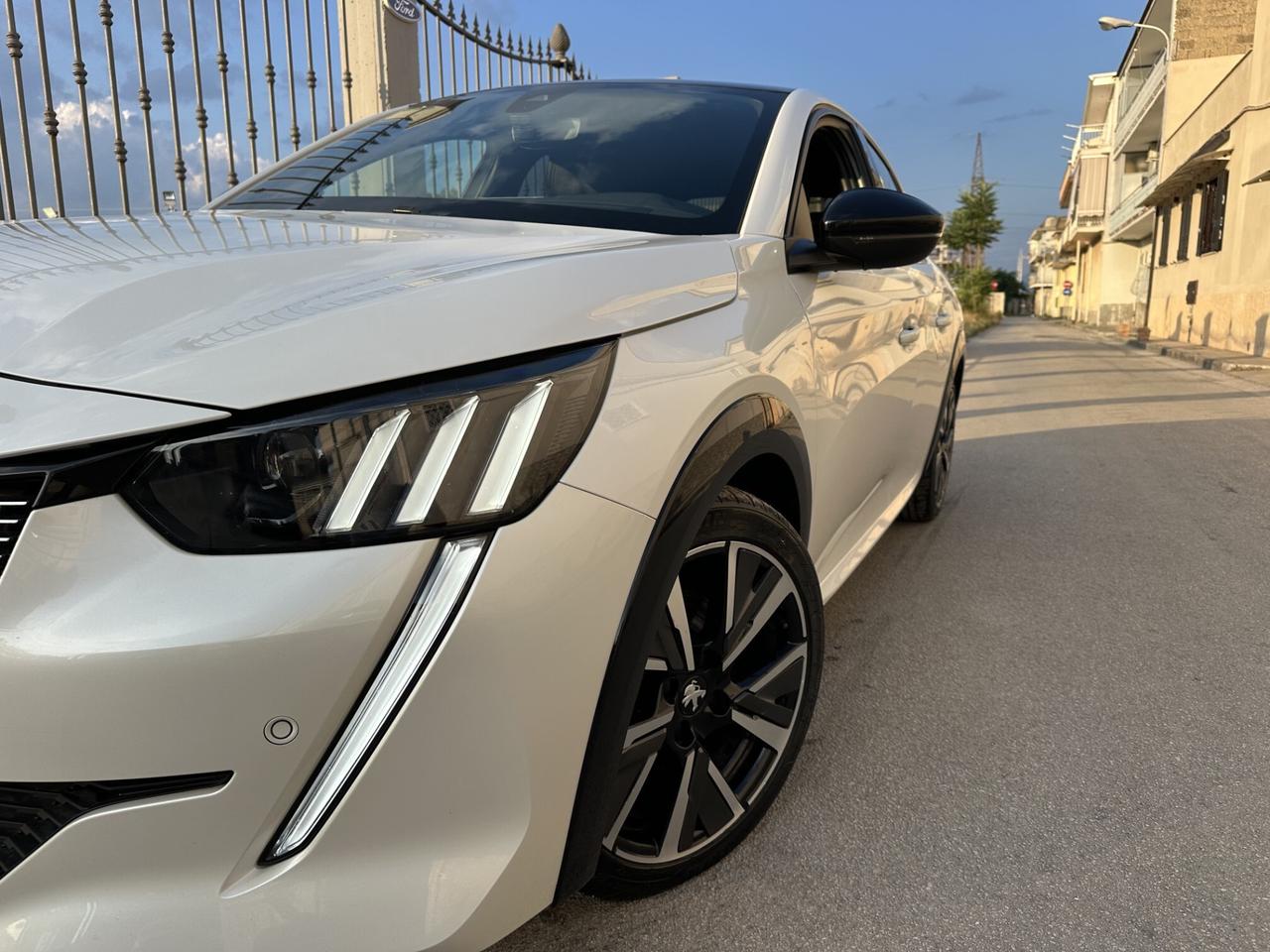 Peugeot 208 Gt Line 1.5 Diesel 100 Cv 2020 Bicolor