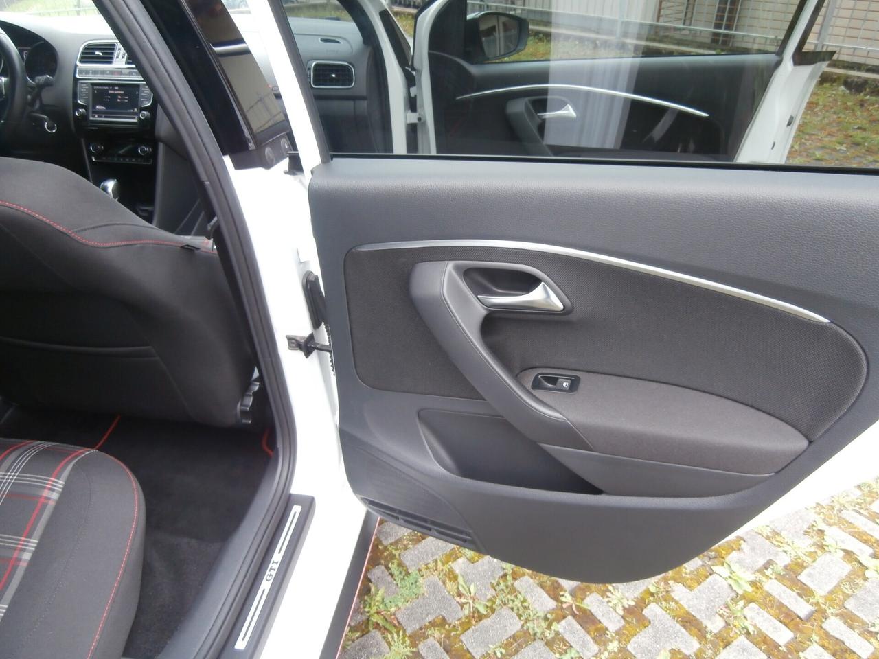 Volkswagen Polo GTI 1.8 5p. DSG 300CV