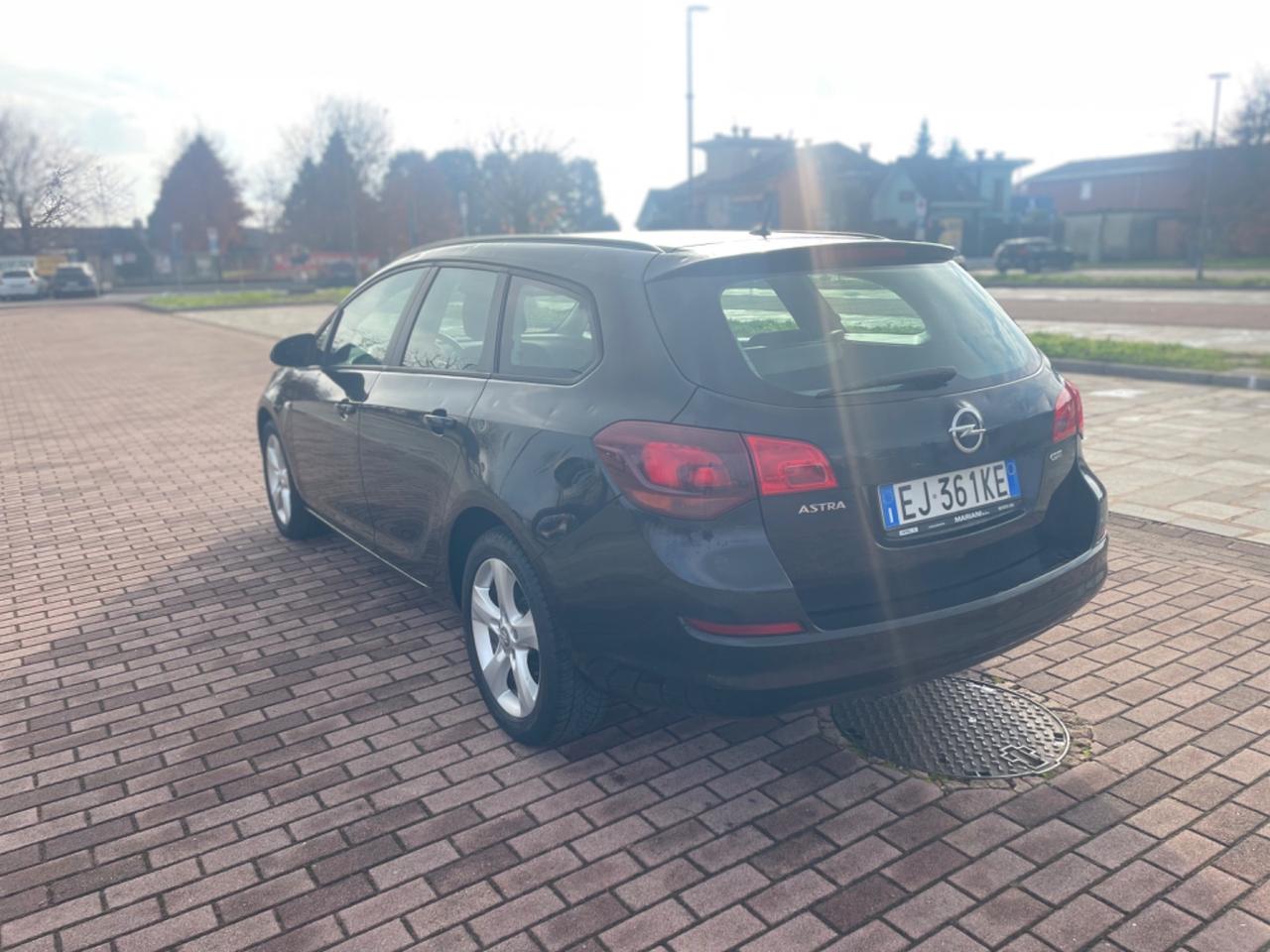 Opel Astra 1.7 CDTI 110CV Sports Tourer Cosmo