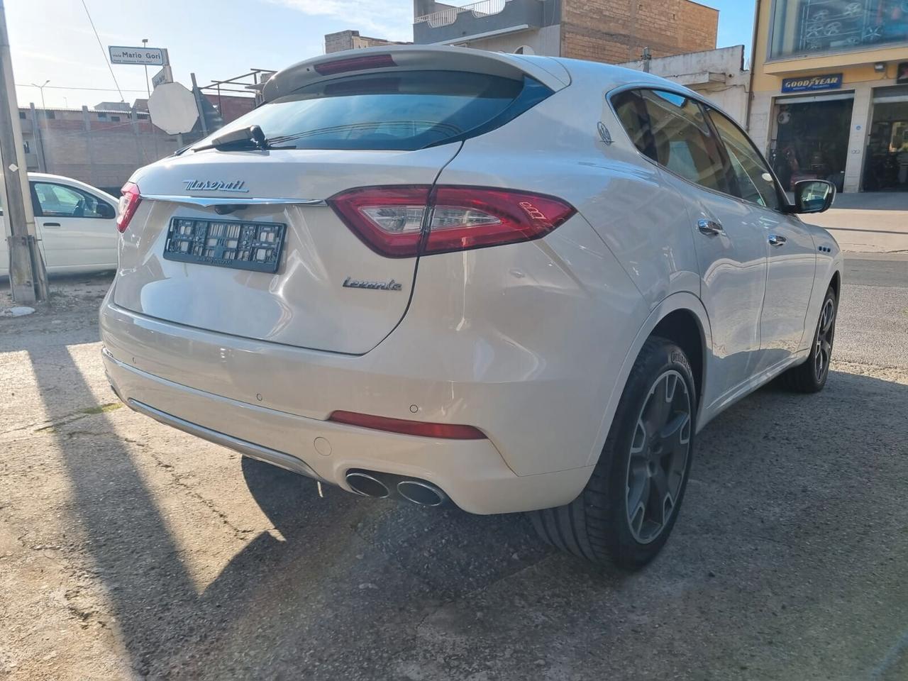 Maserati Levante V6 Diesel 275 CV AWD Granlusso
