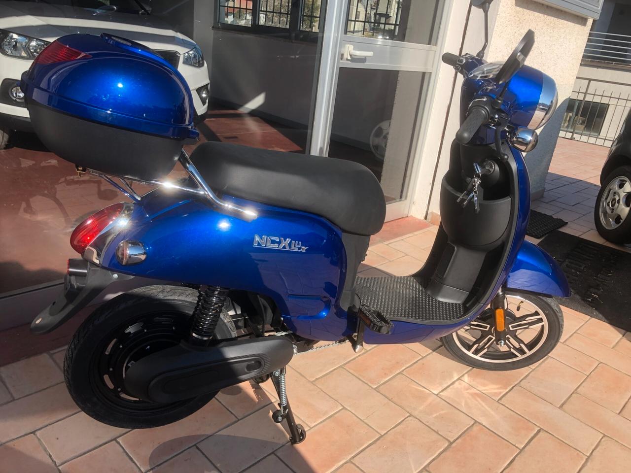NUOVO R16 600W 48V 12Ah SCOOTER BICI