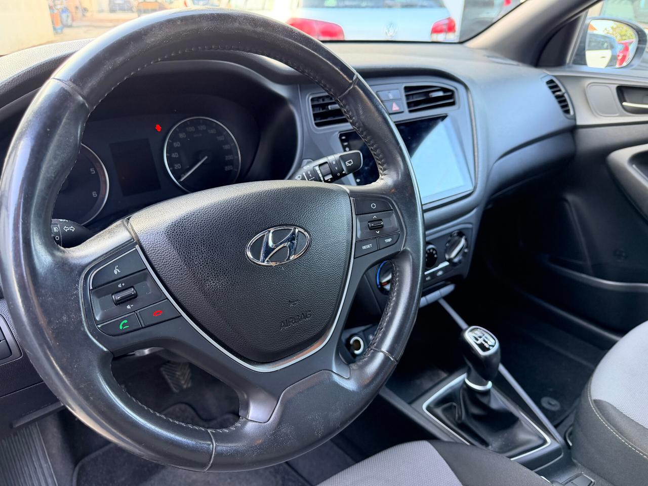 HYUNDAI i20 1.1 CRDI BLACKLINE