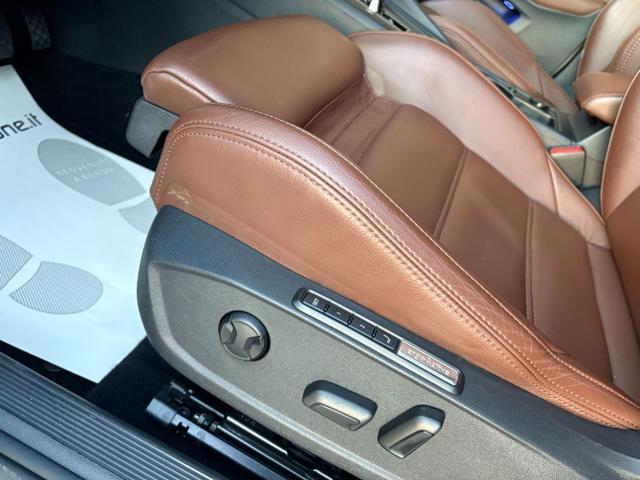VOLKSWAGEN Golf 2.0 TDI DSG SCR Life COCKPIT-LUCI AMBIENTE
