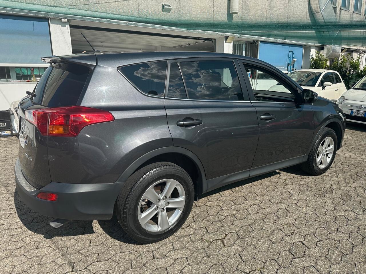 Toyota RAV 4 RAV4 2.0 D-4D 2WD*EURO5*NAVI*CERCHI
