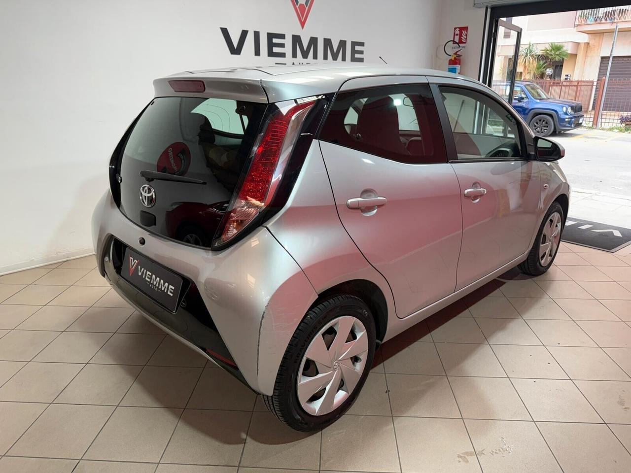 Toyota Aygo 1.0 VVT-i 69 CV 5 porte x-cool TSS
