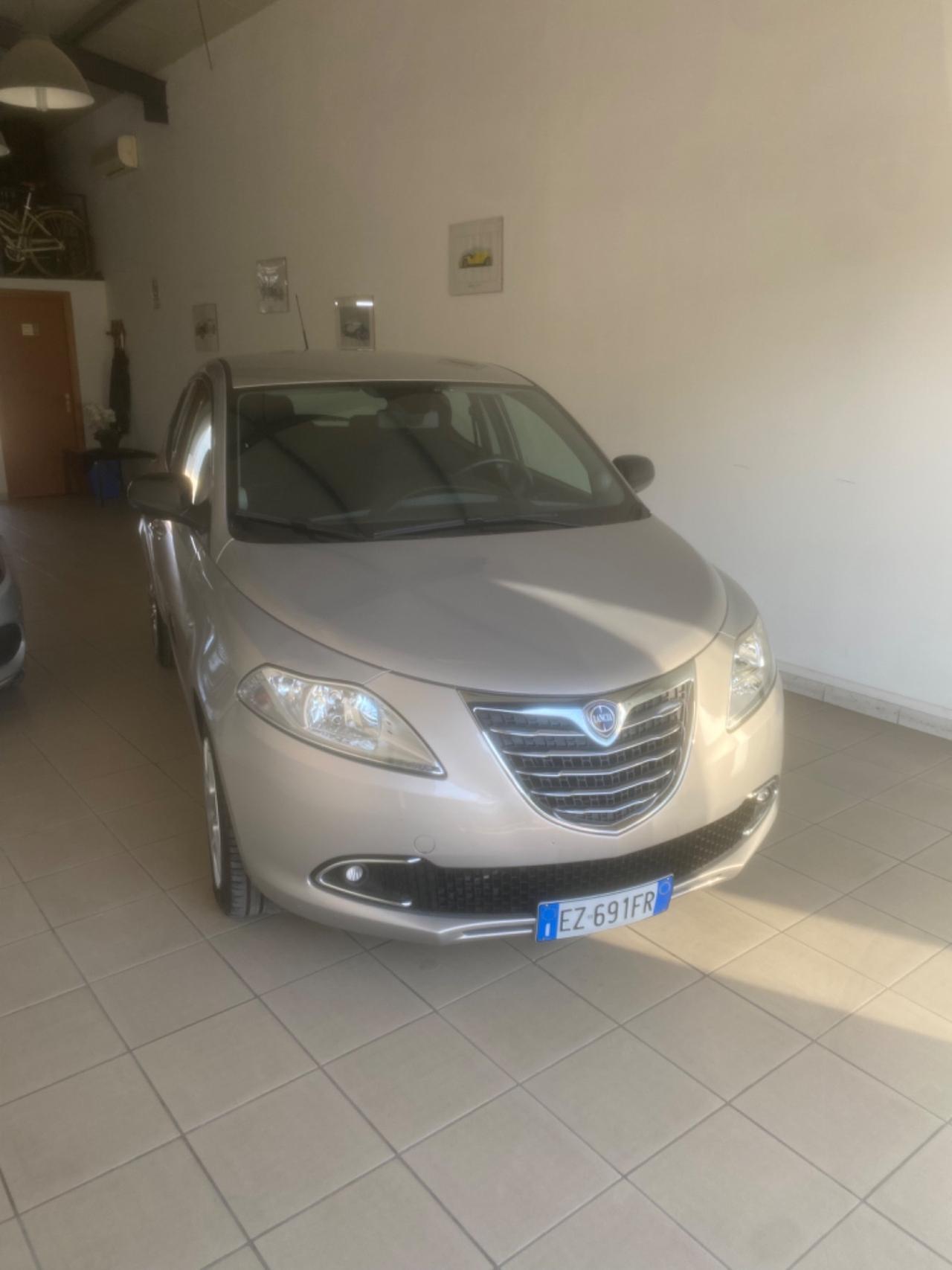 Lancia Ypsilon 1.3 MJT 16V 95 CV 5 porte S&S Silver