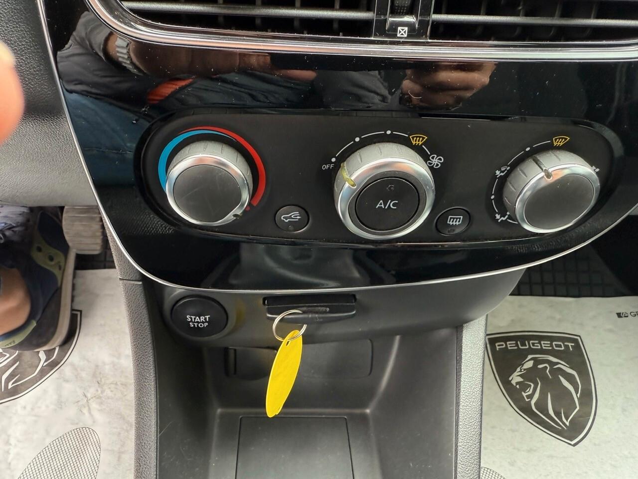Renault Clio TCe 12V 75 CV 5 porte Moschino Life