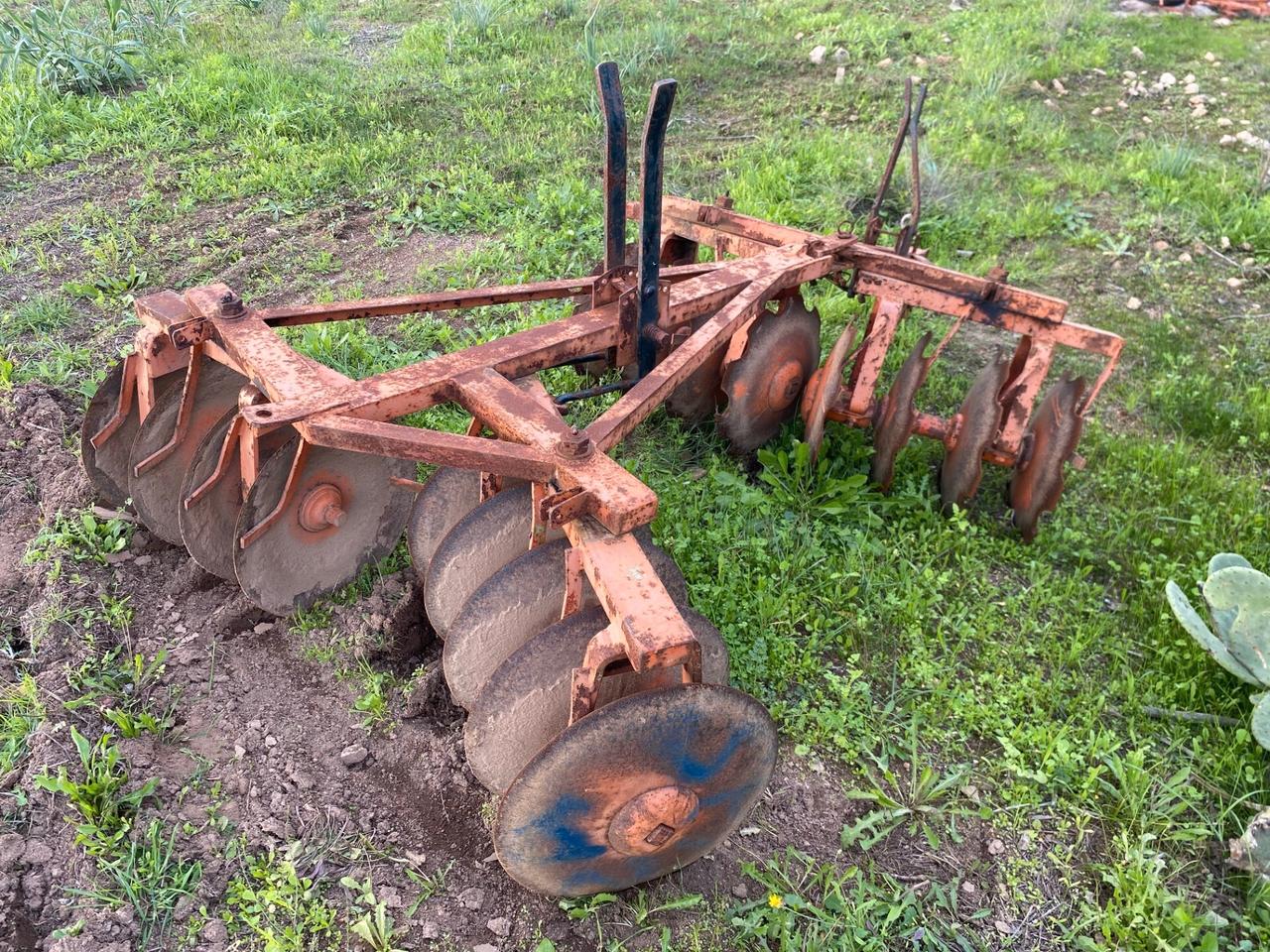 TRATTORE AGRICOLO FIAT 480-8 CON ATTREZZATURA