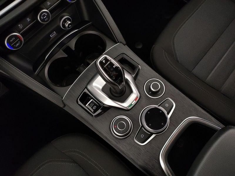 Alfa Romeo Stelvio 2.2 t Business Q4 190cv auto