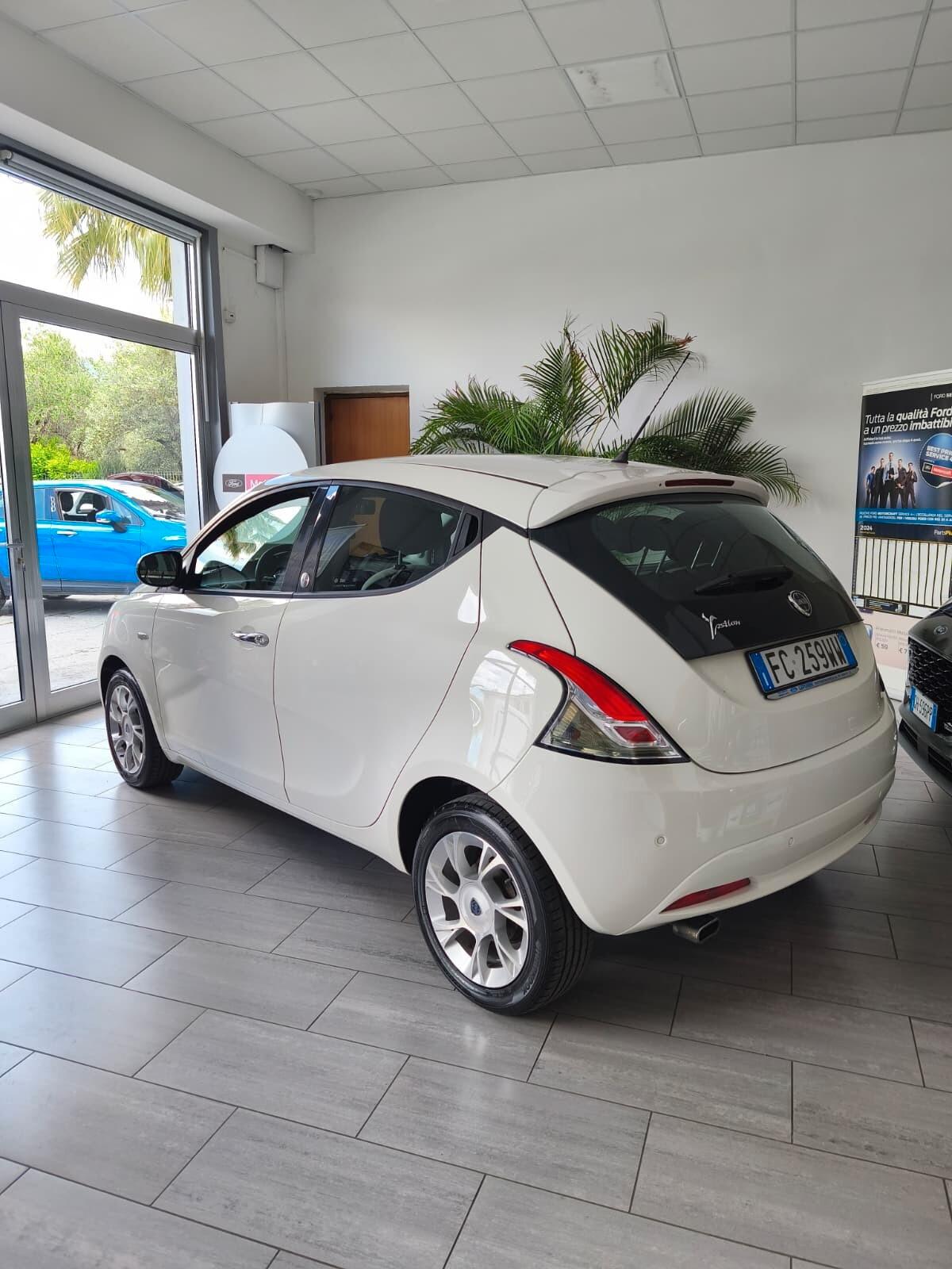 Lancia Ypsilon