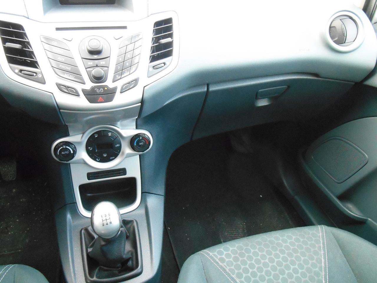 Ford Fiesta 1.4 5 porte Bz.- GPL Titanium ok Neopatentati