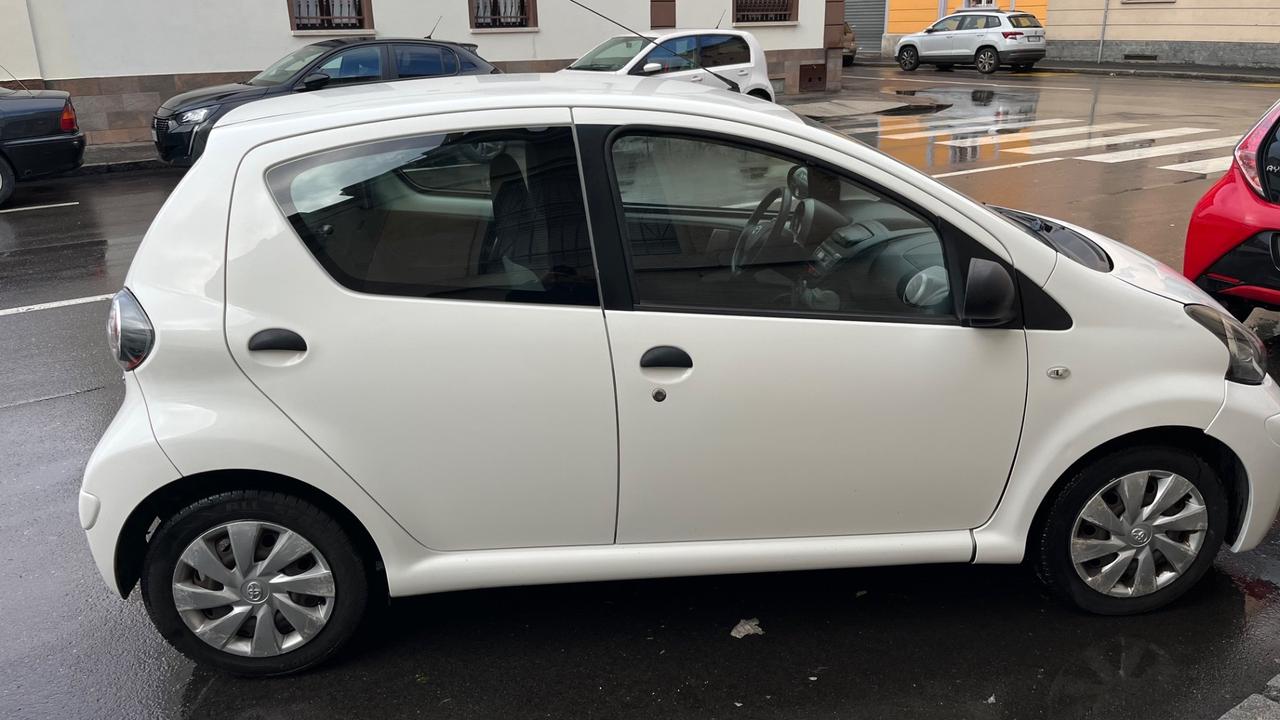 Toyota Aygo 1.0 12V VVT-i 5 porte Active Connect