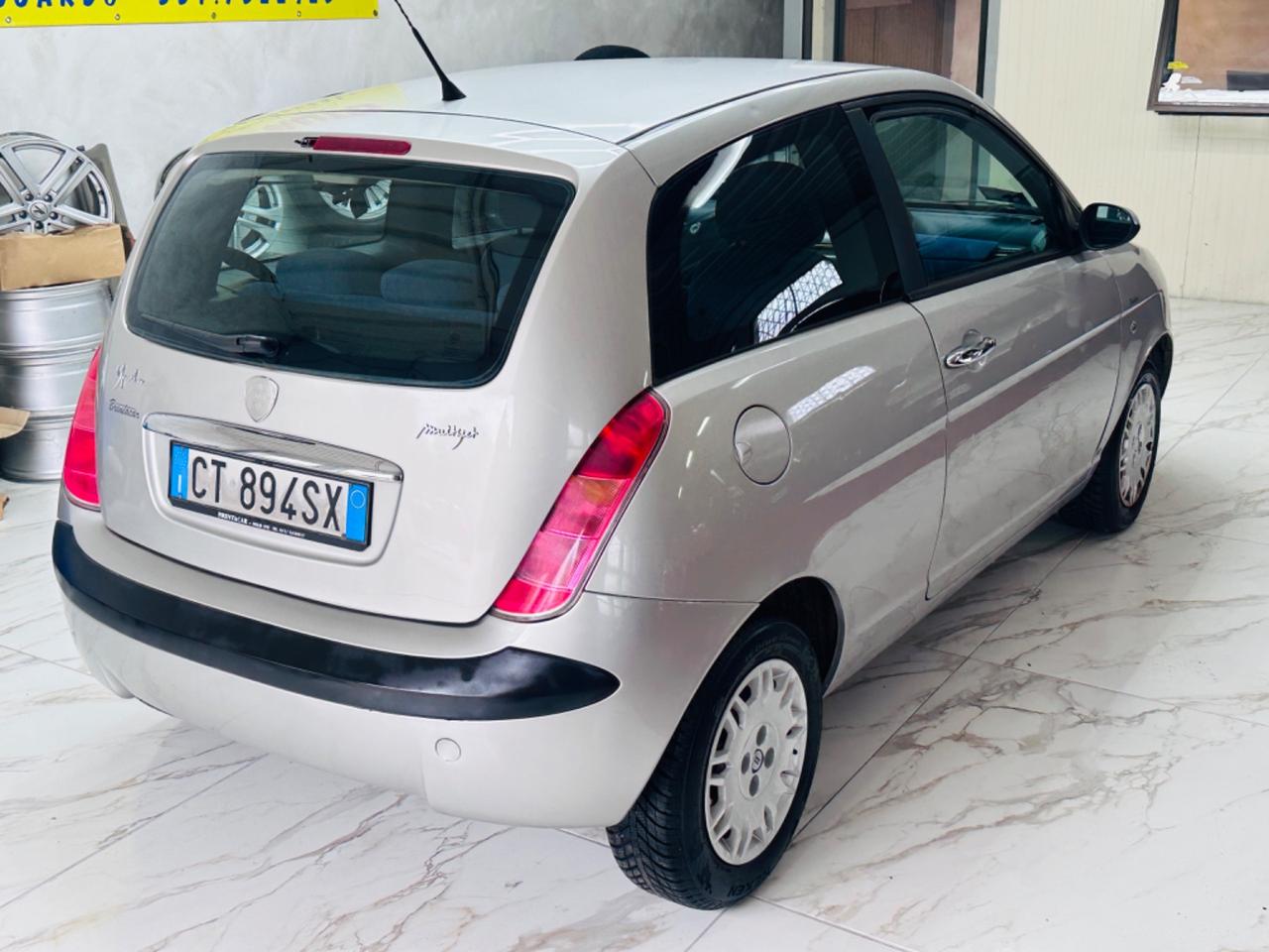 Lancia Ypsilon 1.3 MJT 75 CV Argento