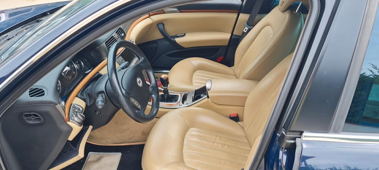 Lancia Thesis 2.4 JTD Executive