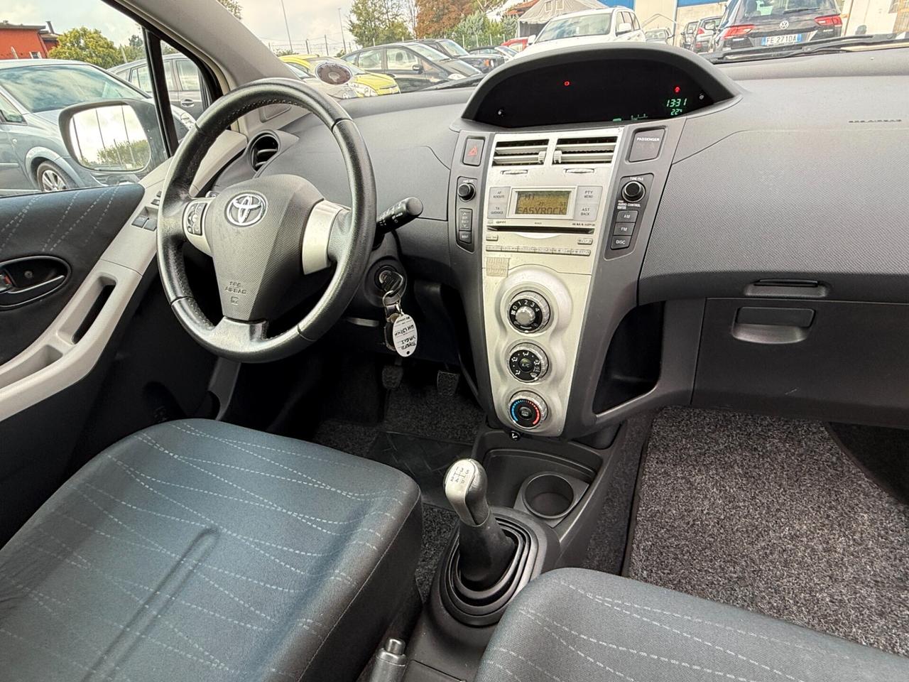 Toyota Yaris 1.0 5 porte