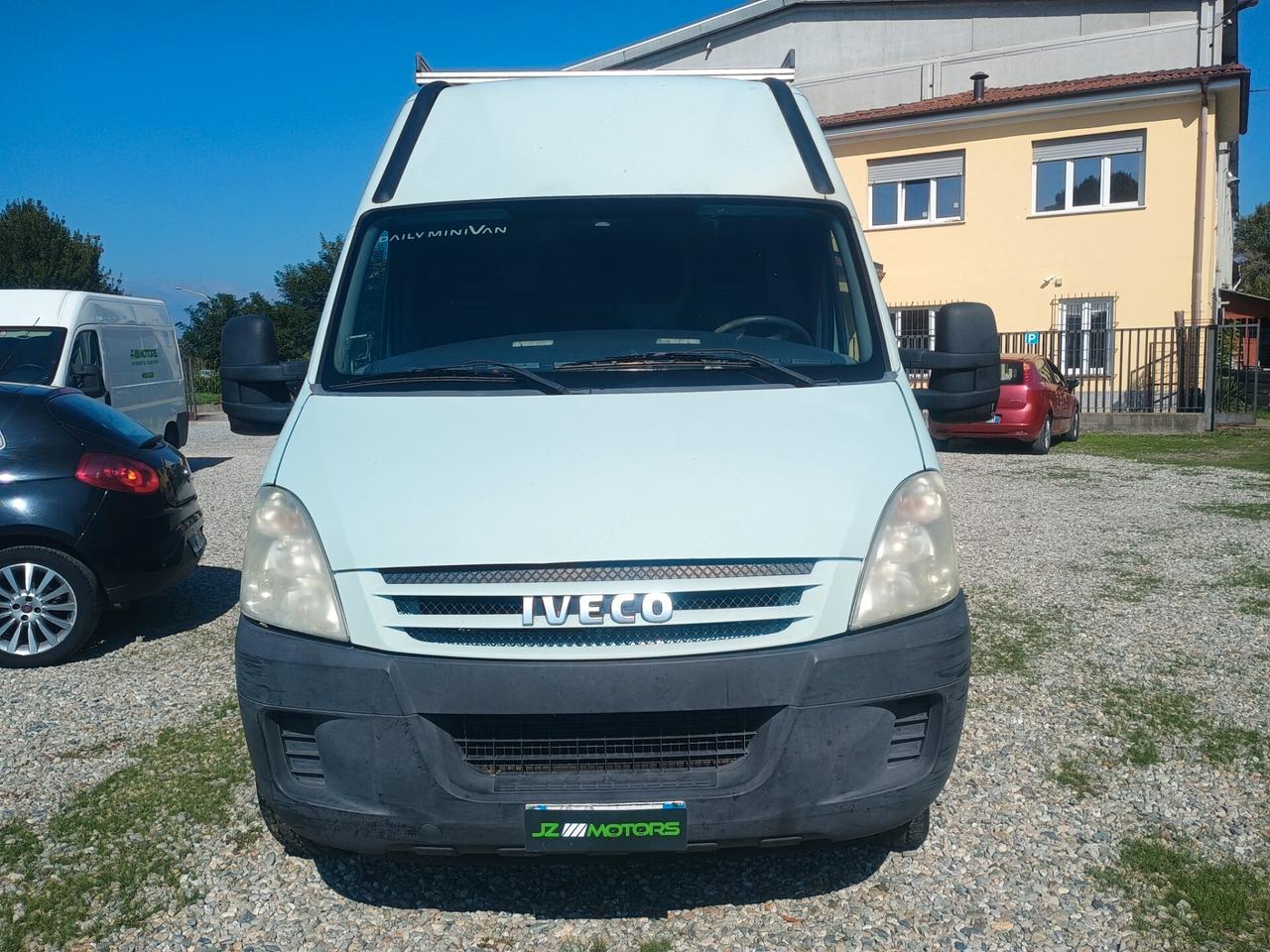 IVECO DAILY FURGONATO MINIVAN