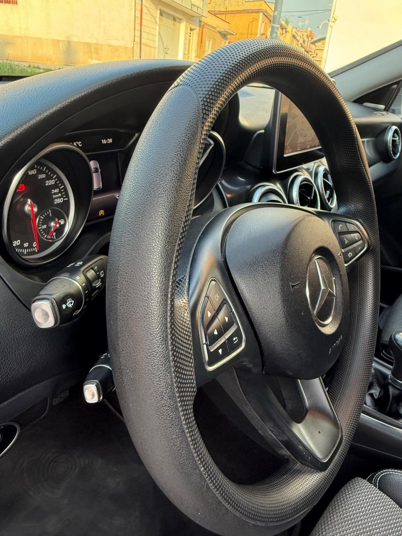 Mercedes-benz CLA 180 d Premium