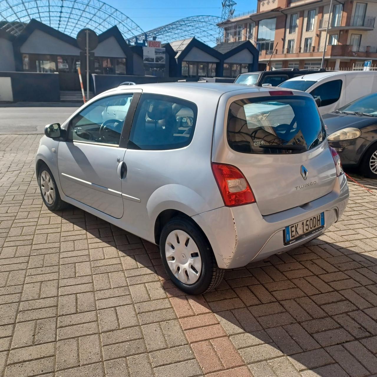 144.118KM TWINGO 1.2 PER NEOPATENTATI