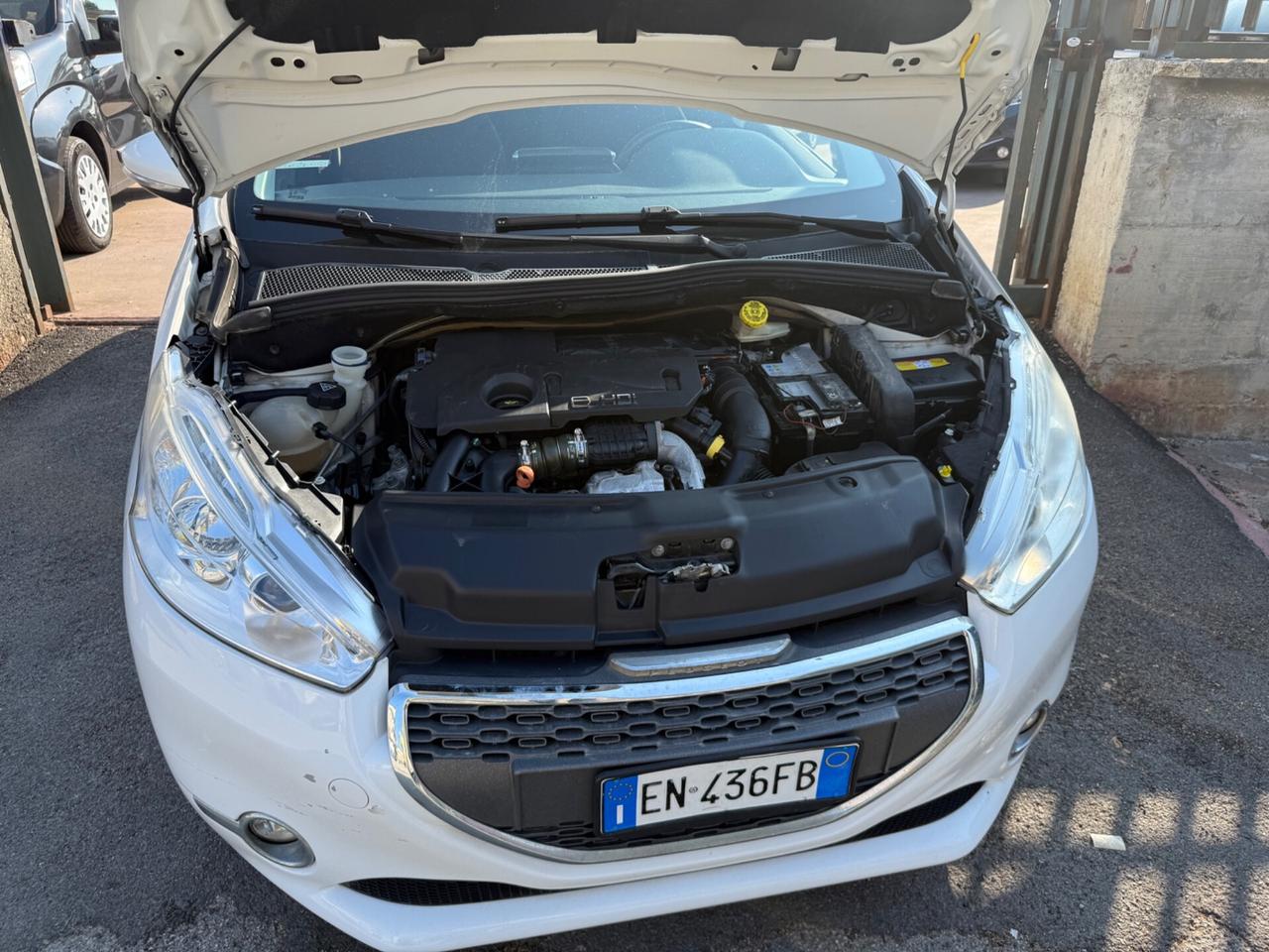 Peugeot 208 1.6 e-HDi 115 CV Stop&Start 5 porte Allure