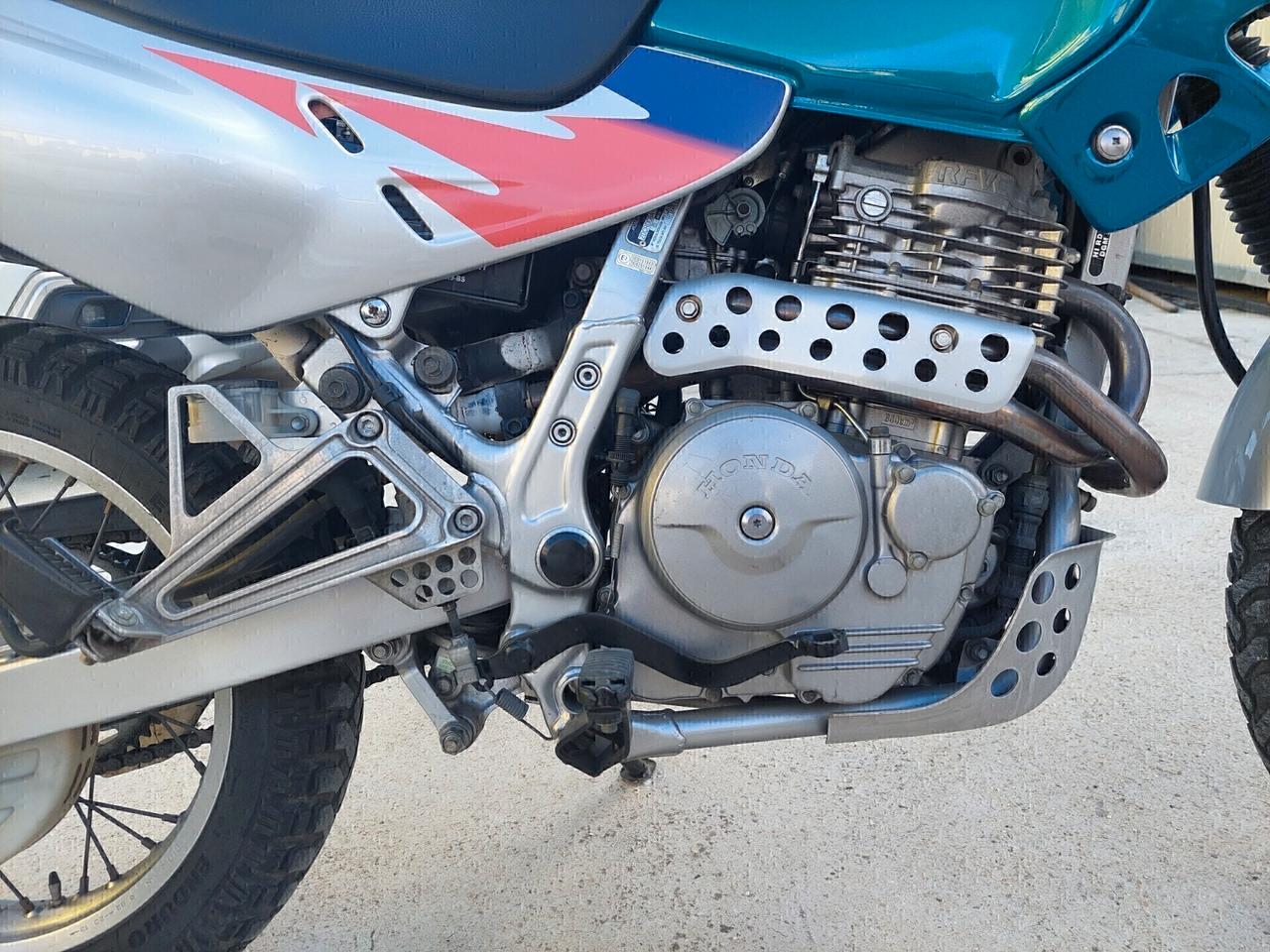 NX 650 DOMINATOR