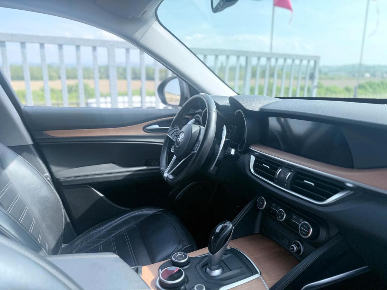 Alfa Romeo Stelvio 2.0 Turbo 280 CV AT8 Q4 GANCIO TRAINO