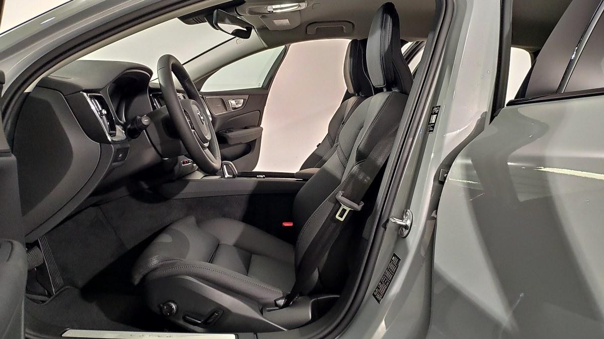VOLVO V60 B4 Mild Hybrid Automatico Plus Dark