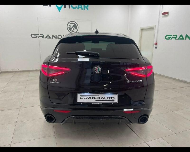 Alfa Romeo Stelvio 2023 2.2 t Intensa Q4 210cv auto