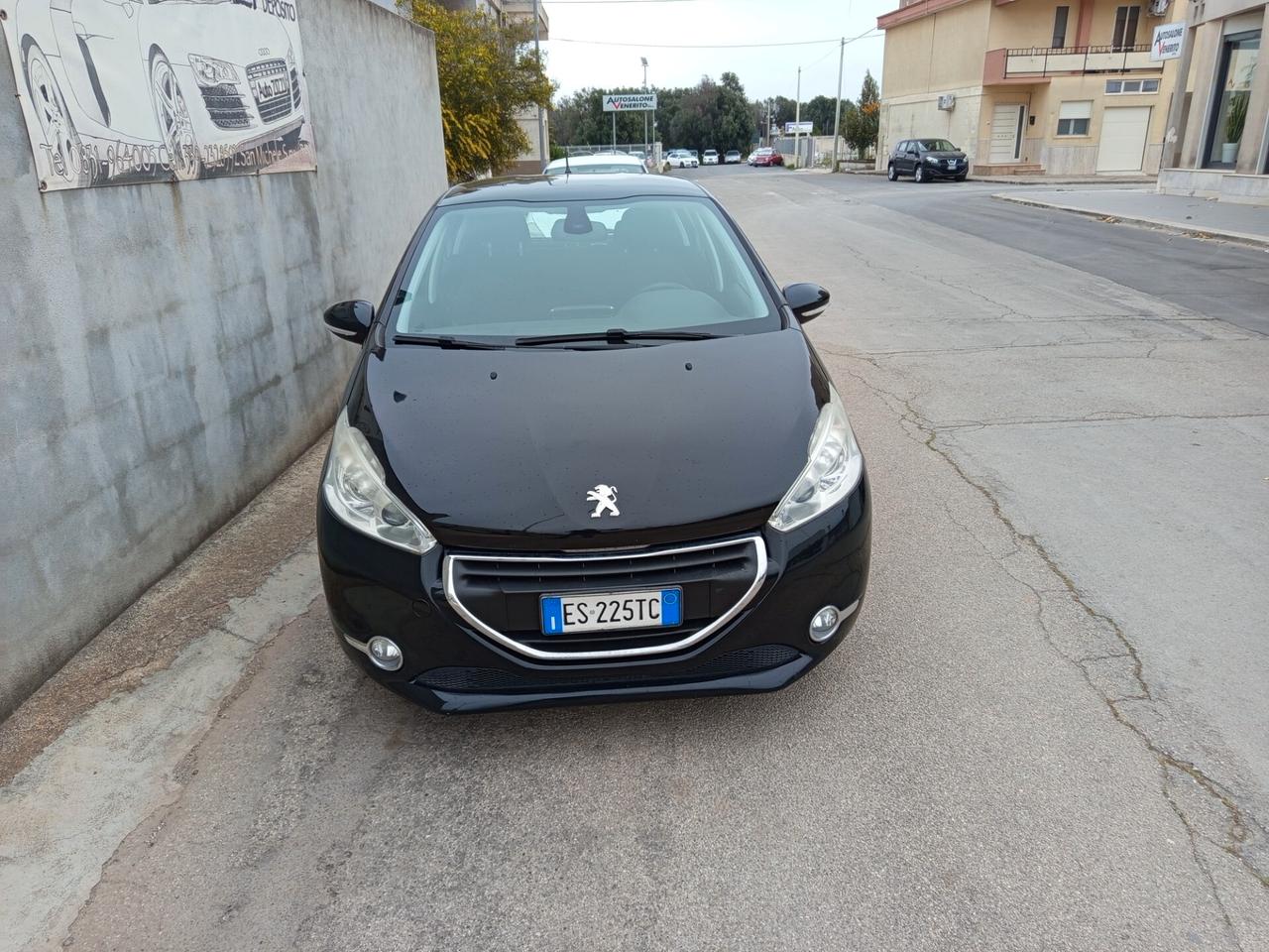 Peugeot 208 1.4 HDi 68 CV 5 porte Allure