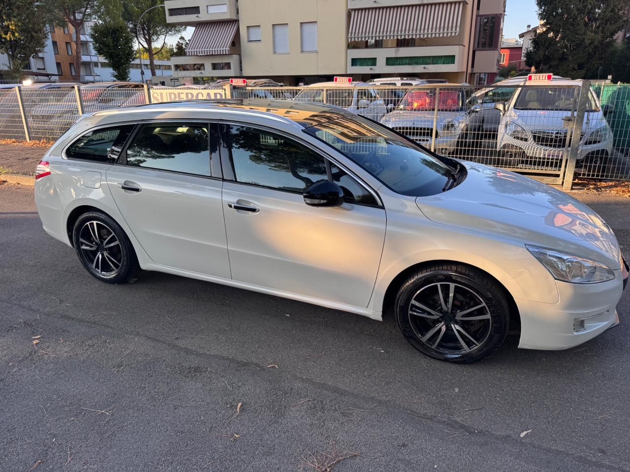 Peugeot 5008 1.6 e-HDi 115CV S&S garanzia 12 mesi