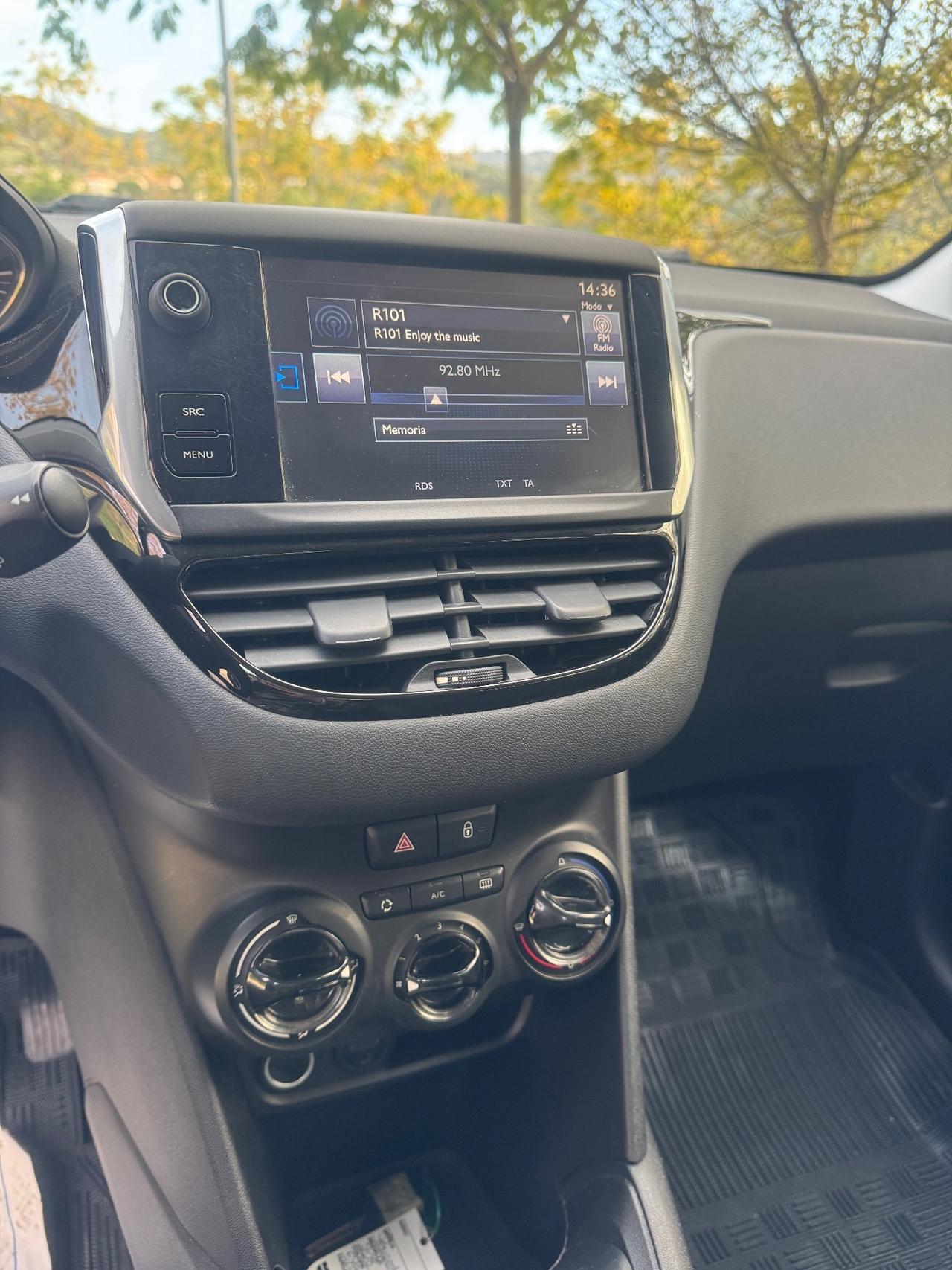 Peugeot 208 1.4 HDi 68Cv 2015