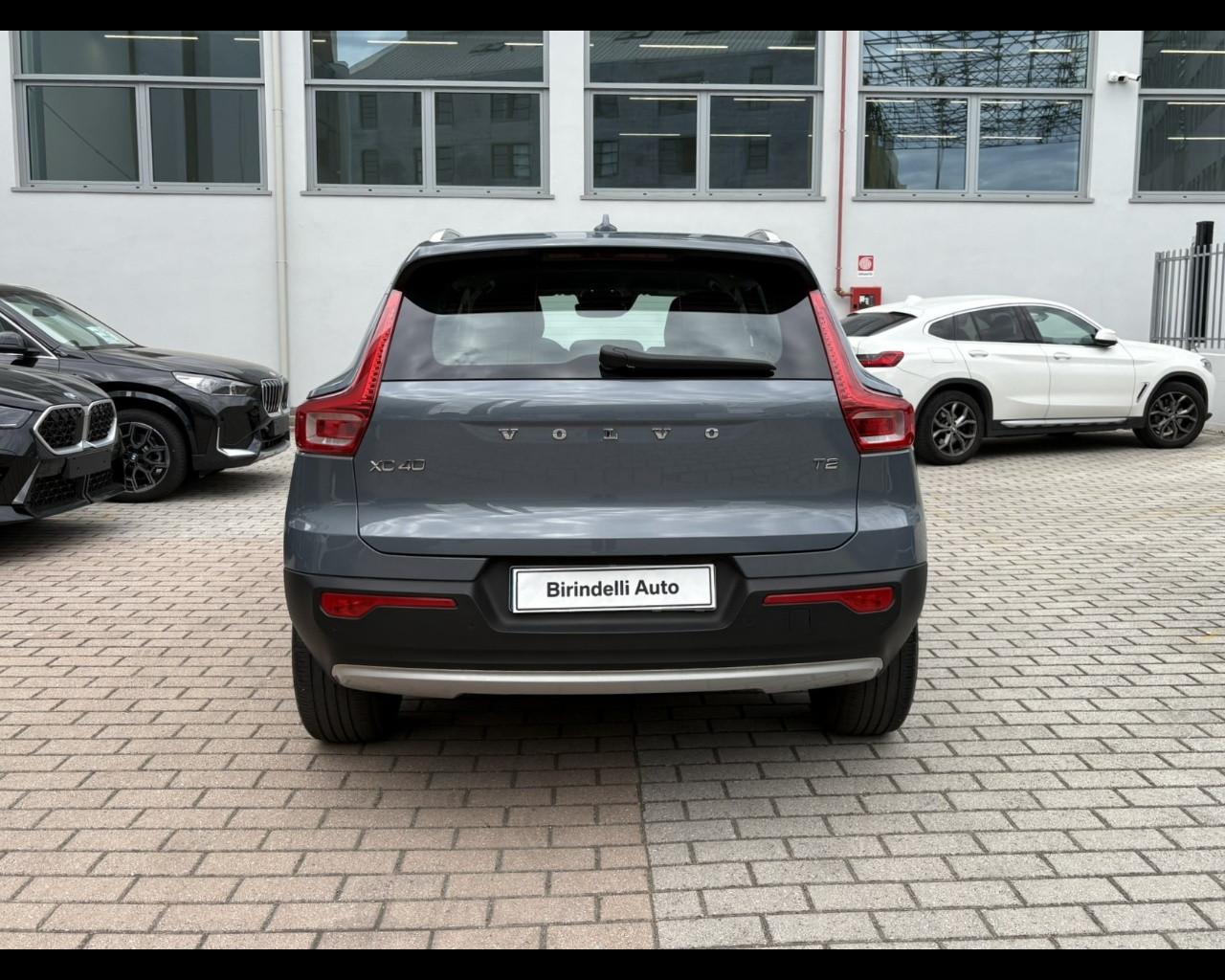 VOLVO XC40 (2017-->) - XC40 T2 Momentum Core