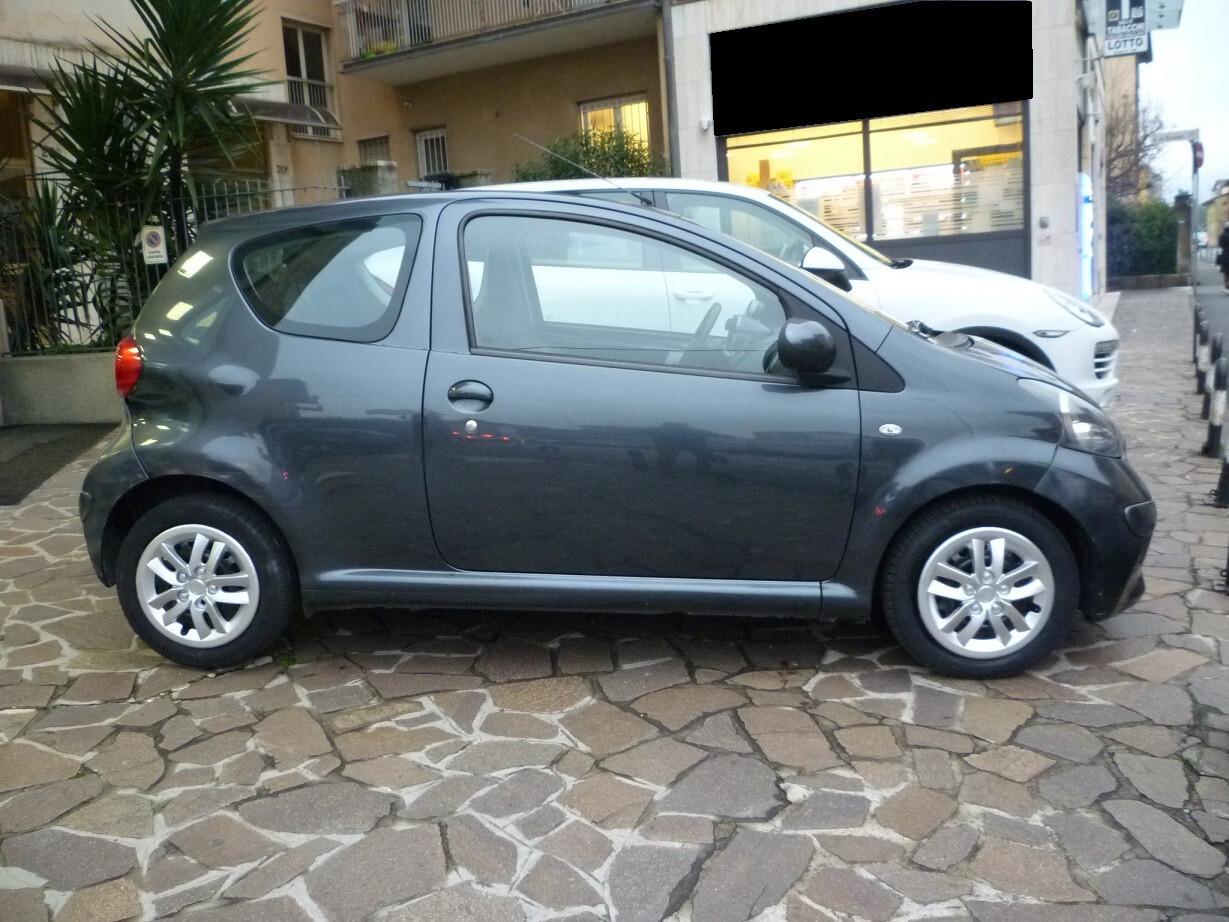 Toyota Aygo 1.0 12V VVT-i 3 porte Ok neopatentati