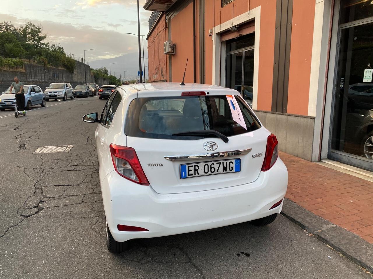 Toyota Yaris 1.0 5 porte Lounge 2013