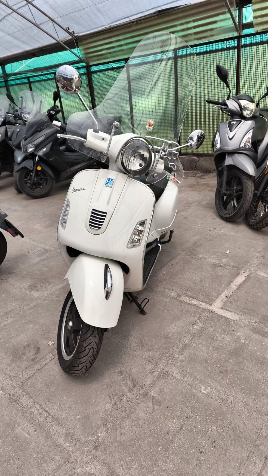 Vespa GTS 300 del 2011 USATO
