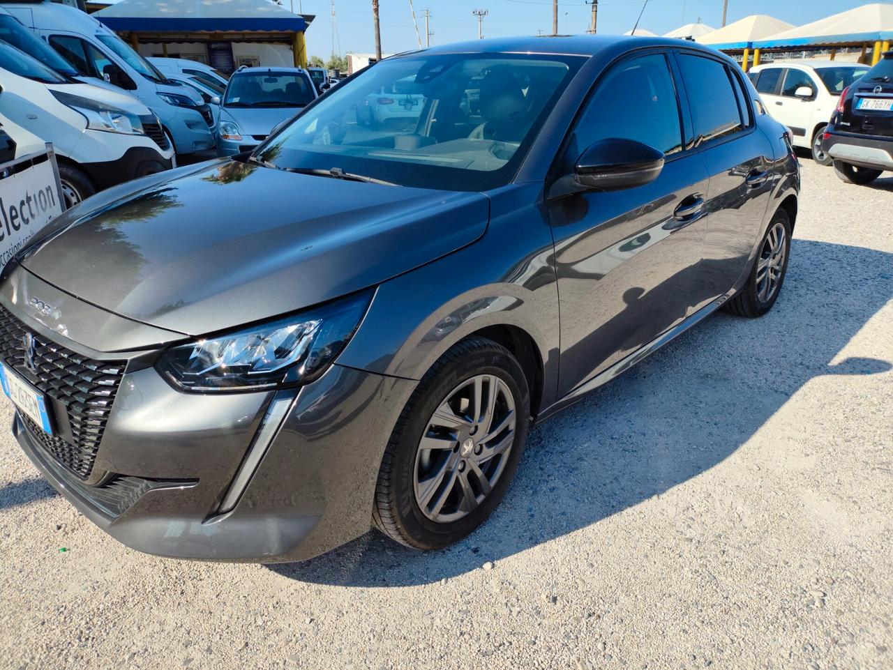 Peugeot 208 PureTech 75 Stop&Start 5 porte Allure – 2022 – 10.100 km . Vendita senza IVA (regime del margine)