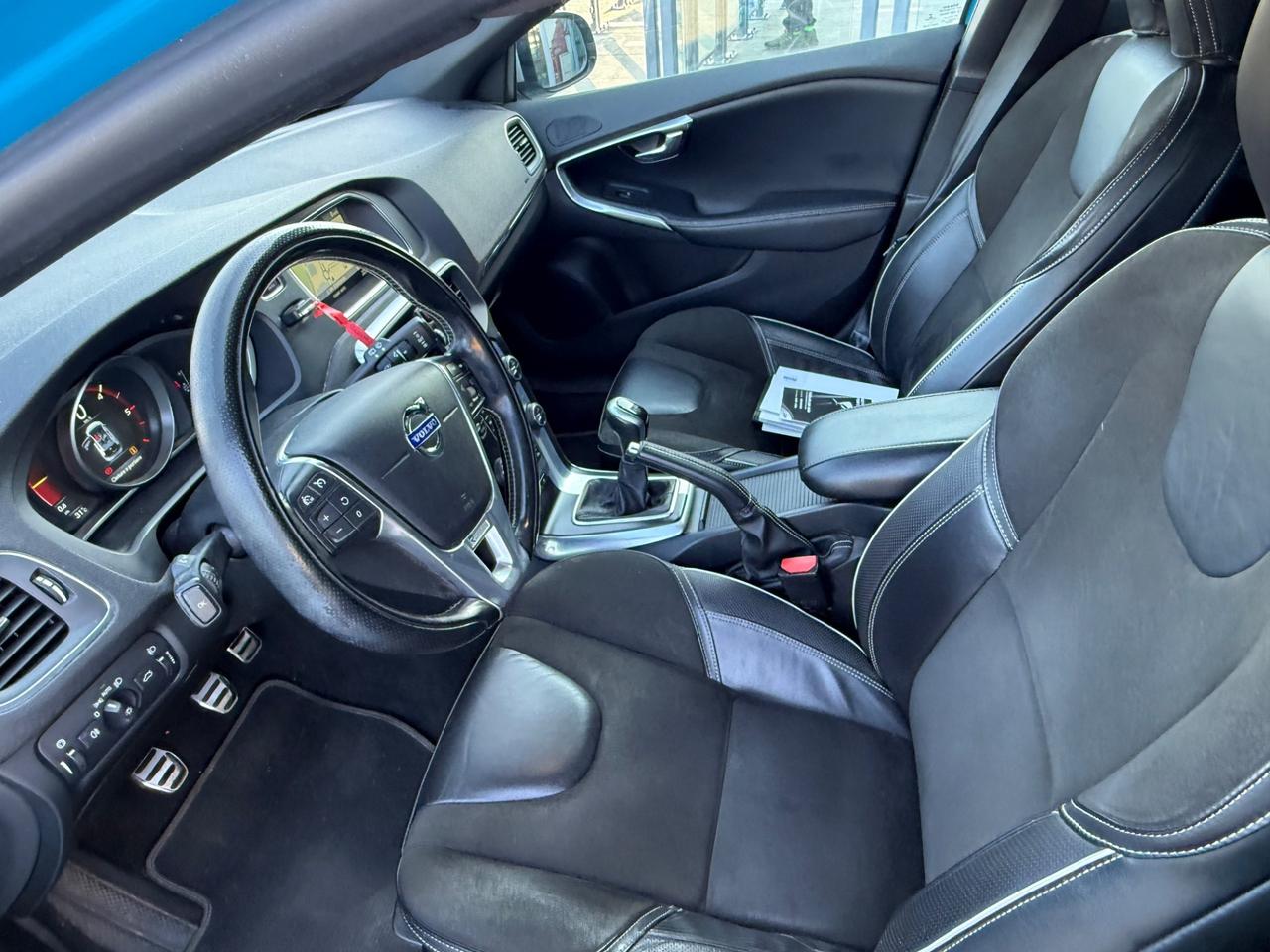 Volvo V40 D2 1.6 R-design Kinetic