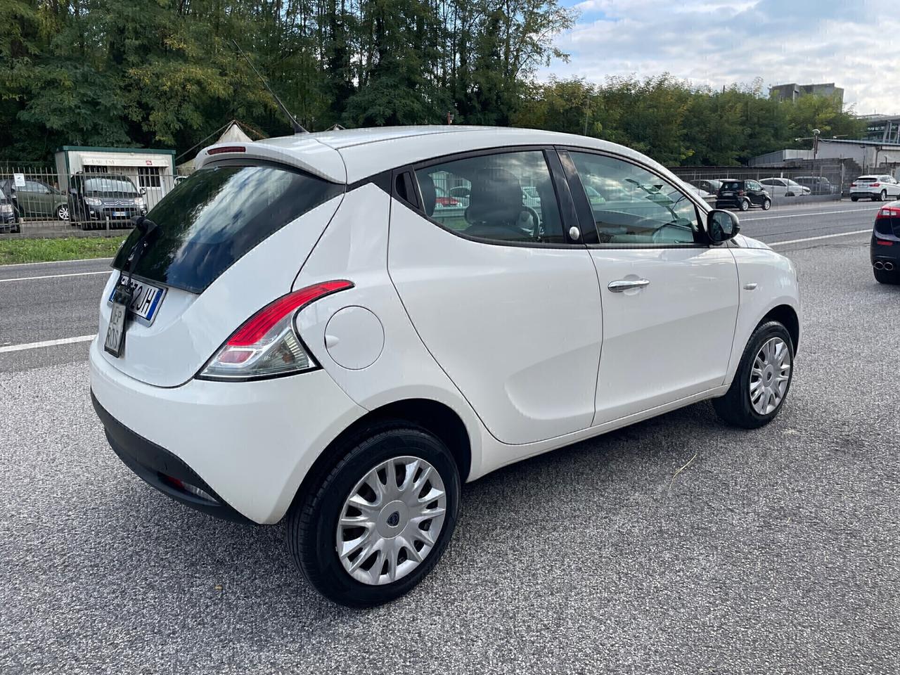 Lancia Ypsilon 0.9 TwinAir 85 CV 5 porte Metano Ecochic Gold