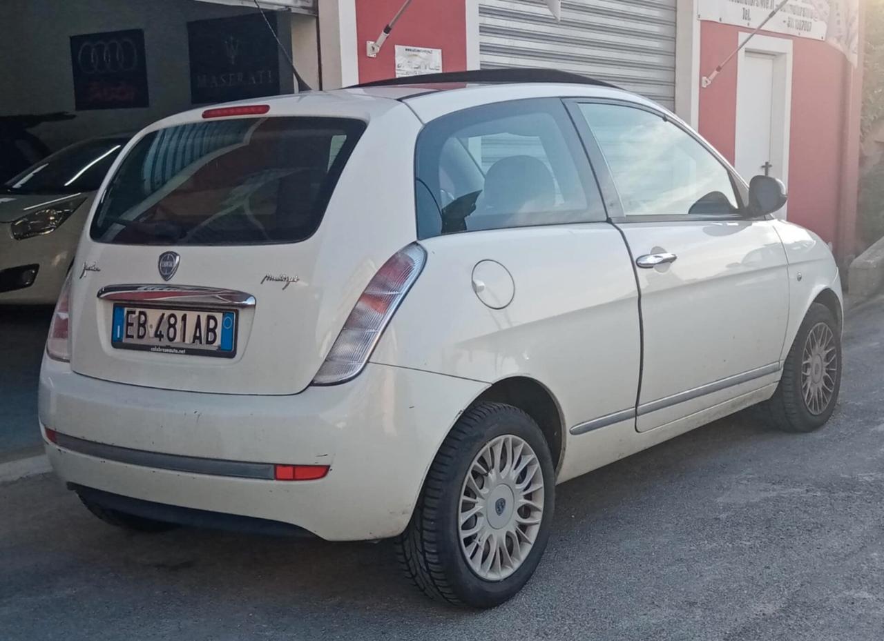 Lancia Ypsilon 1.3 MJT 75 CV Diva