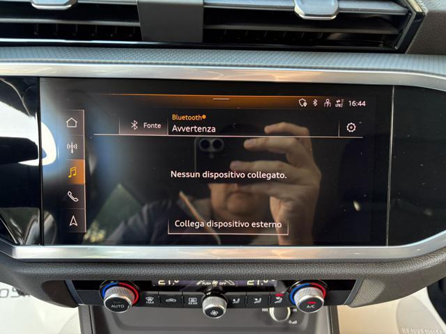 AUDI Q3 35 2.0 TDI S tronic quattro Business COCKPIT