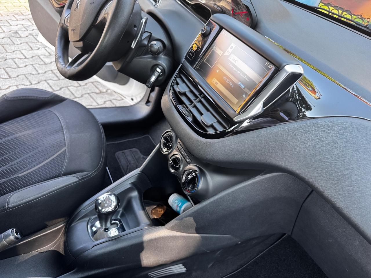 Peugeot 208 1.4 e-HDi 68 CV automatica/ neopatentati