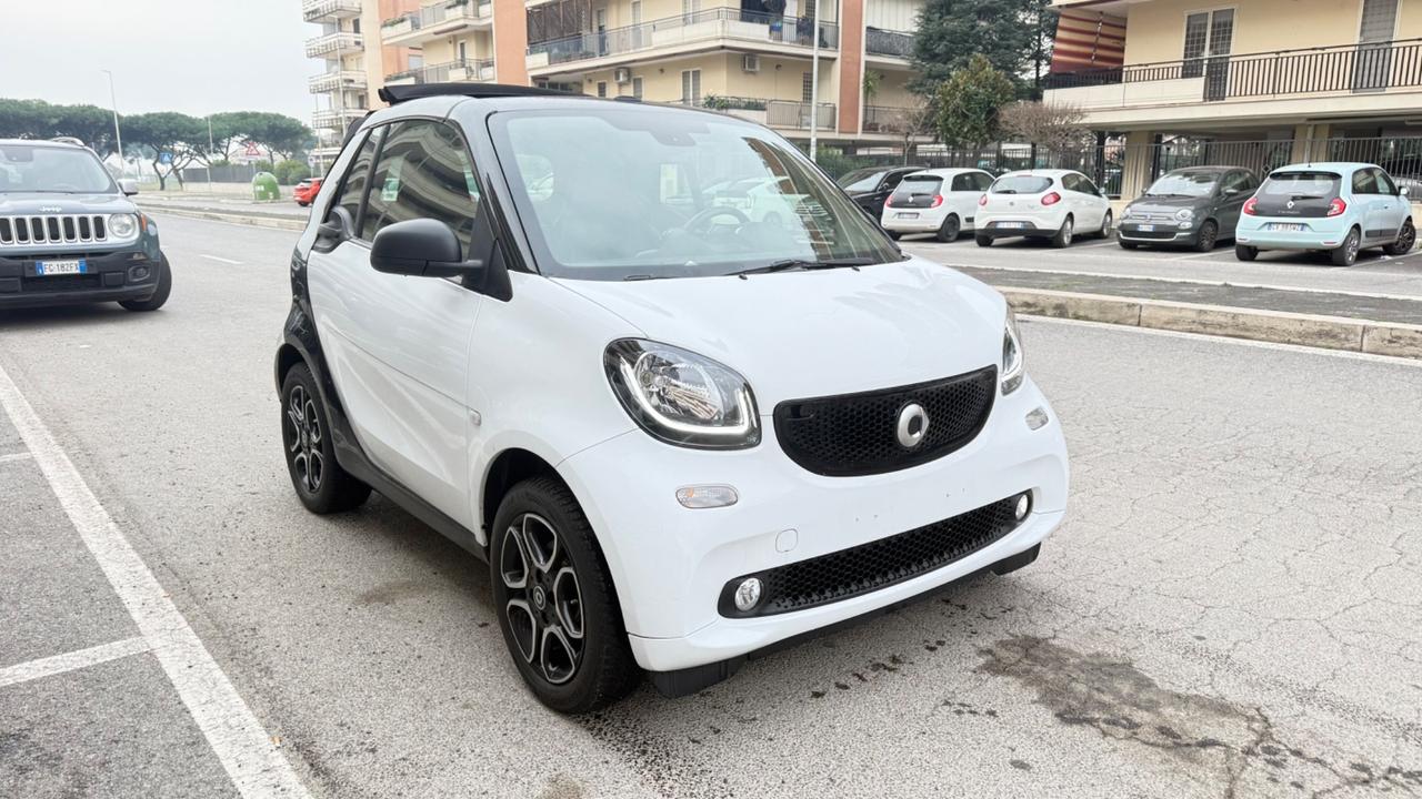 Smart ForTwo 90 0.9 T twinamic CABRIO PASSION LED NAVI KAMERA PDC PACK AMBIENT PACK SPORT PDC