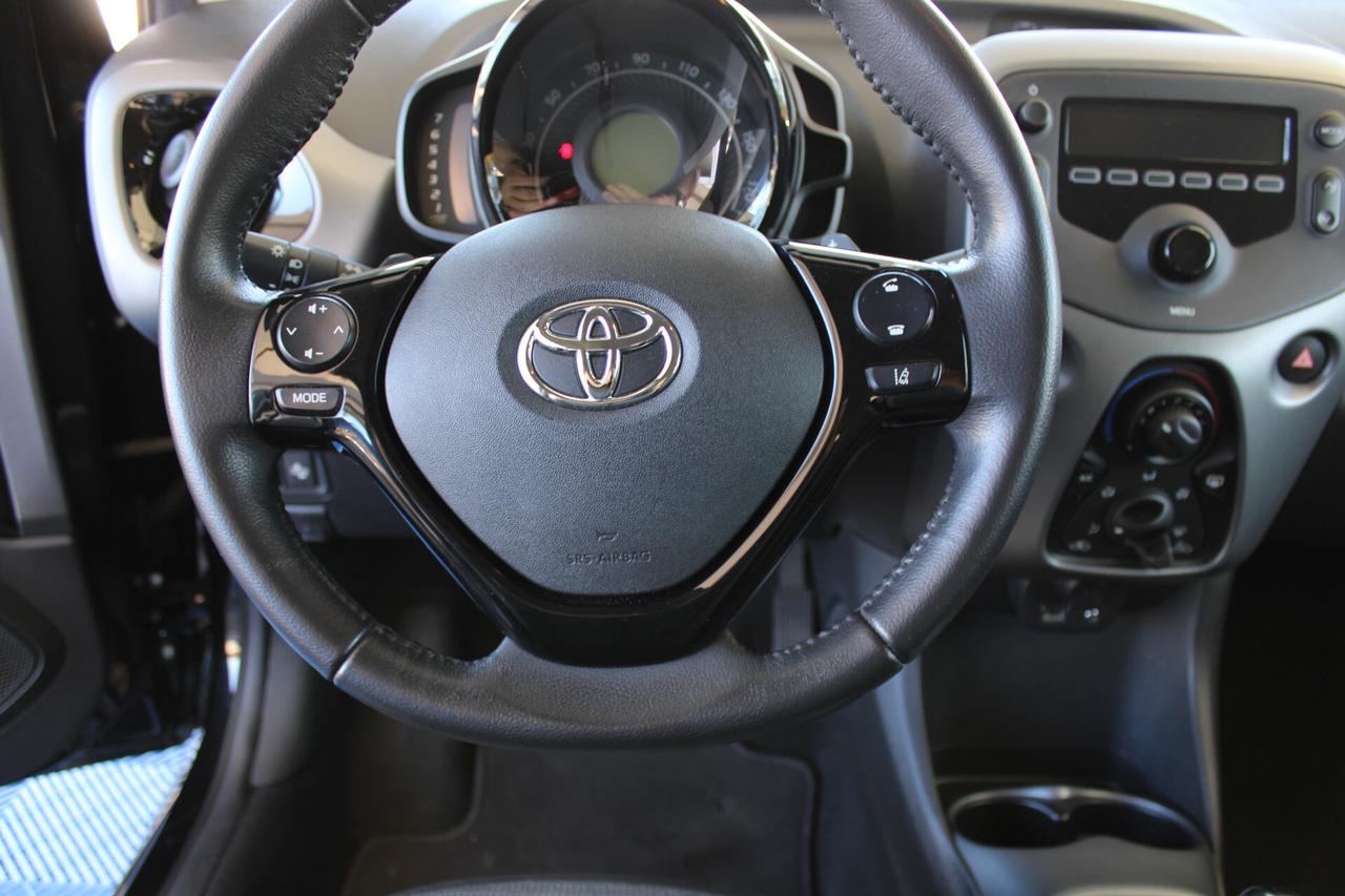 Toyota Aygo Connect 1.0 VVT-i 72 CV 5 porte x-clusiv