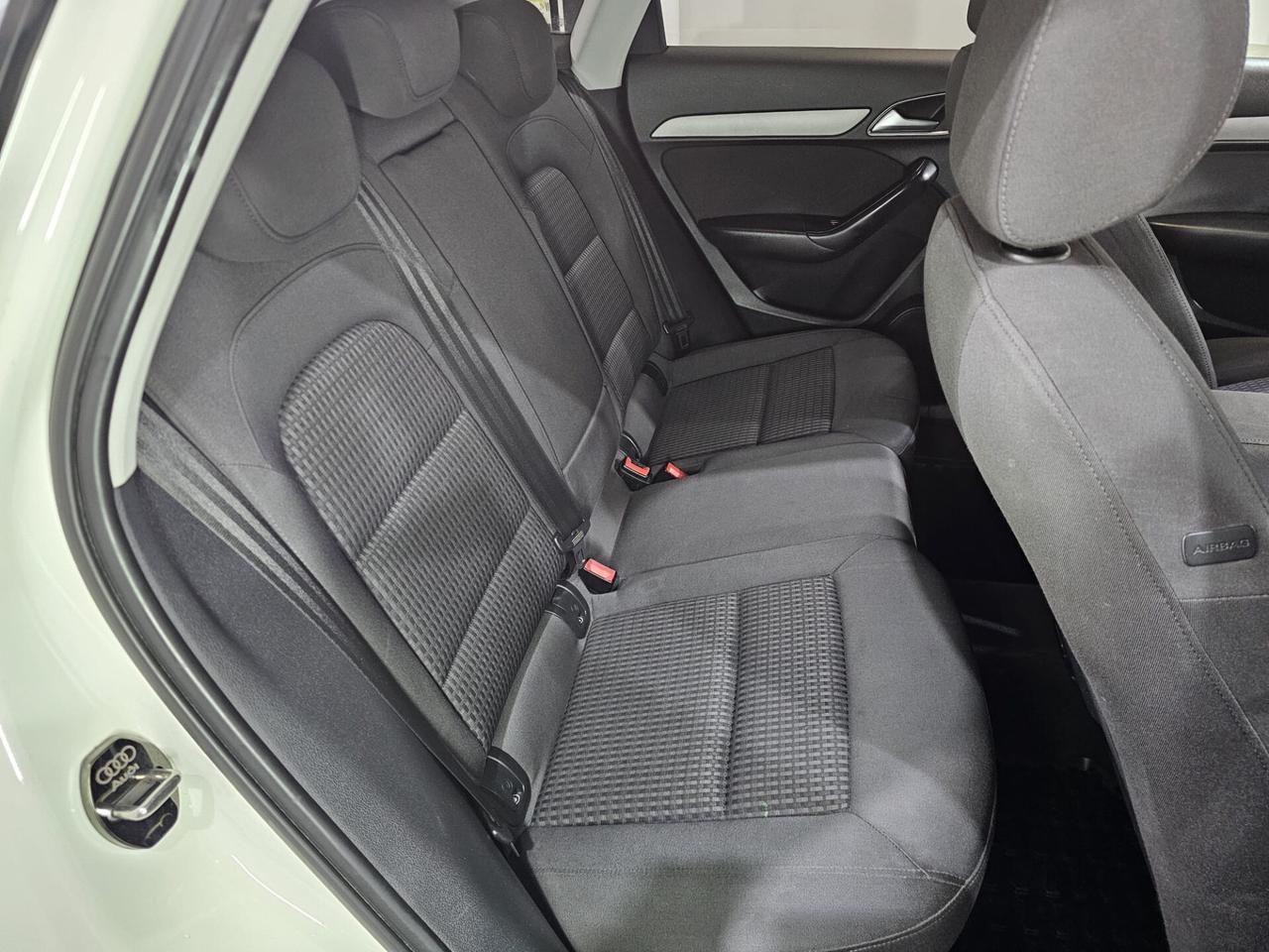 Audi Q3 2.0 TDI 140cv S line