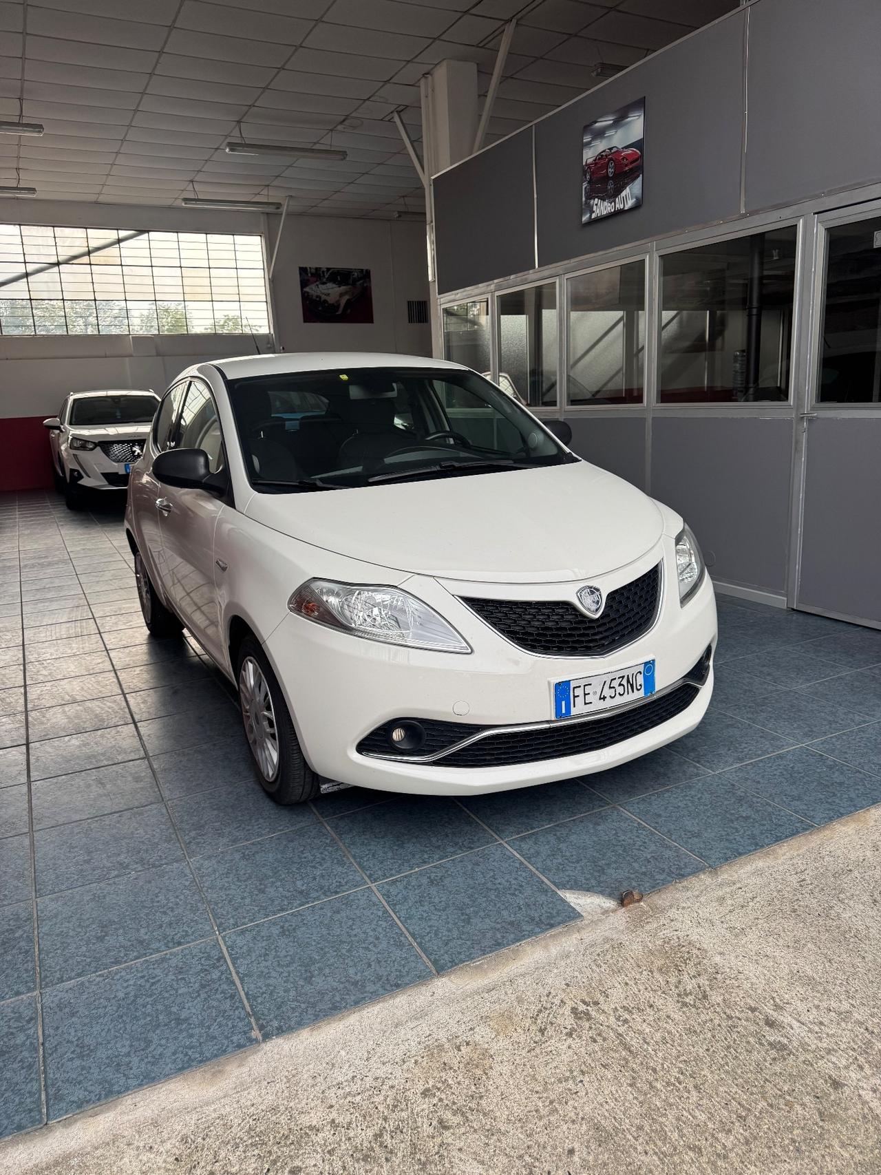 Lancia Ypsilon 1.2 69 CV 5 porte GPL Ecochic Gold