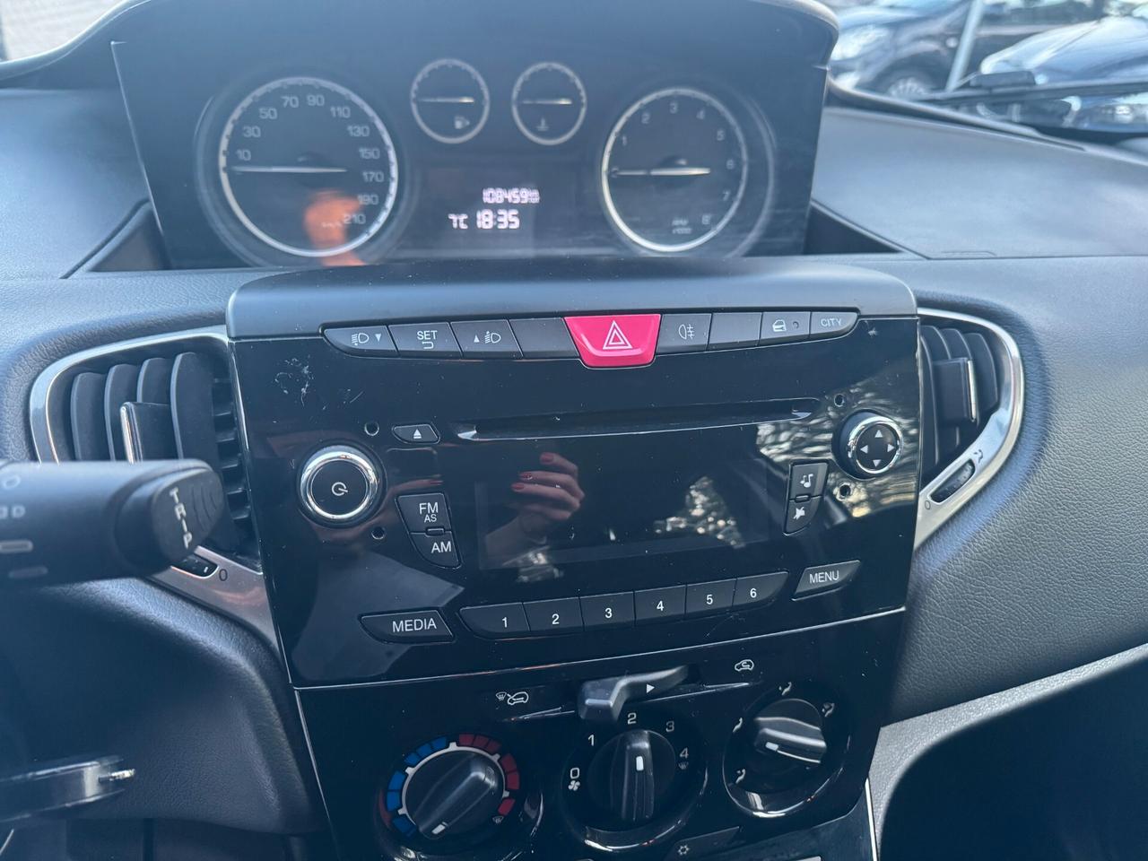 Lancia Ypsilon 1.2 69 CV 5 porte S&S Silver NEOPATENTATI