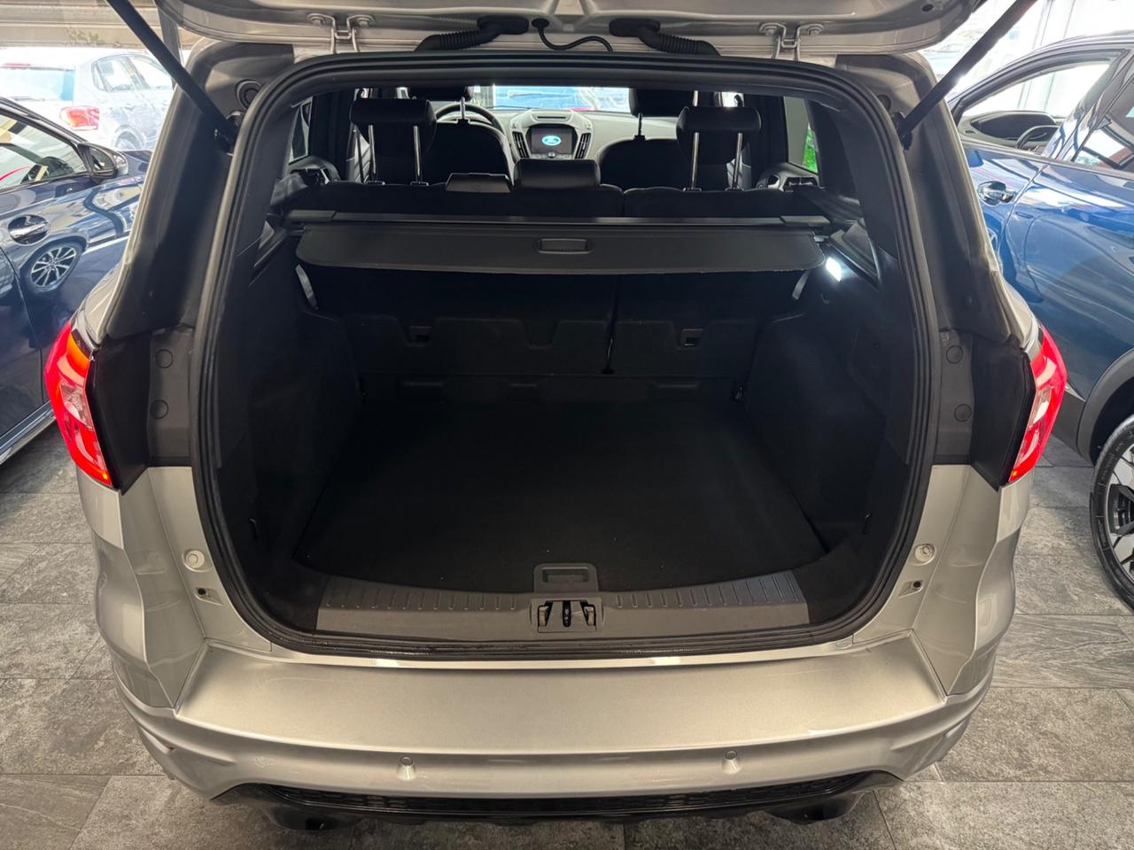 Ford Kuga 1.5 TDCI 120 CV 2WD ST-Line